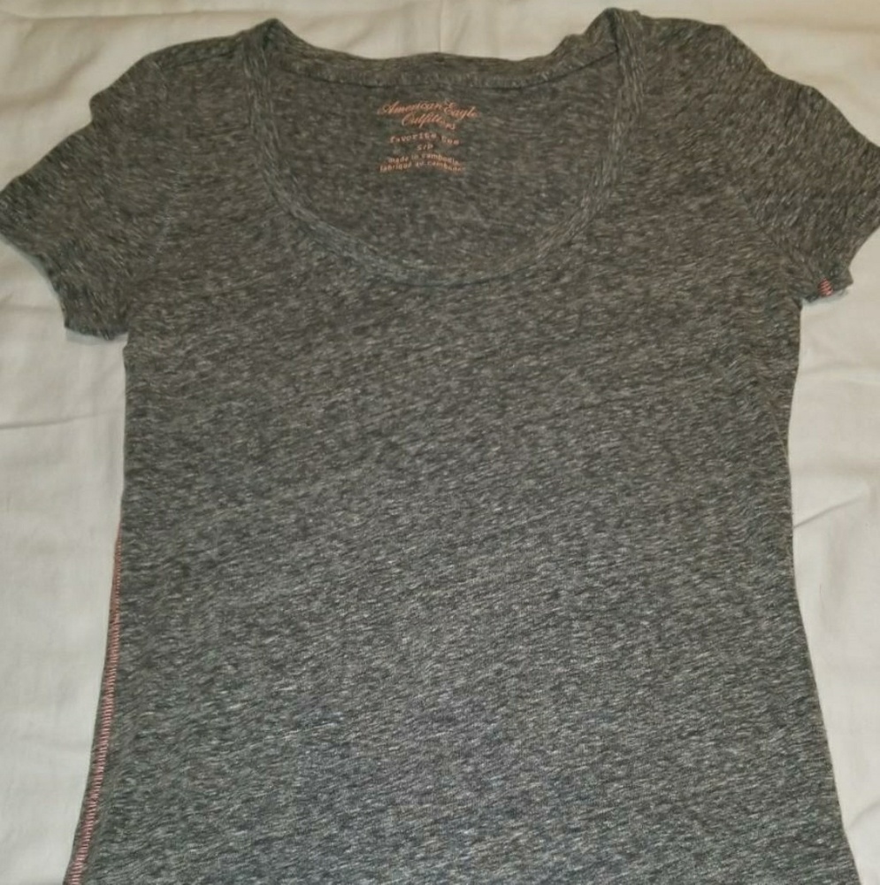 Womens american eagle favorite tee size small